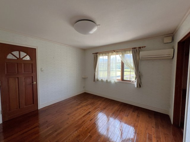 勝田郡奈義町中古住宅　4LDK＋S＋倉庫の洋室|2F　洋室8畳