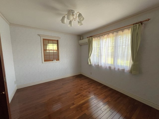 勝田郡奈義町中古住宅　4LDK＋S＋倉庫の洋室|2F　洋室7.5畳