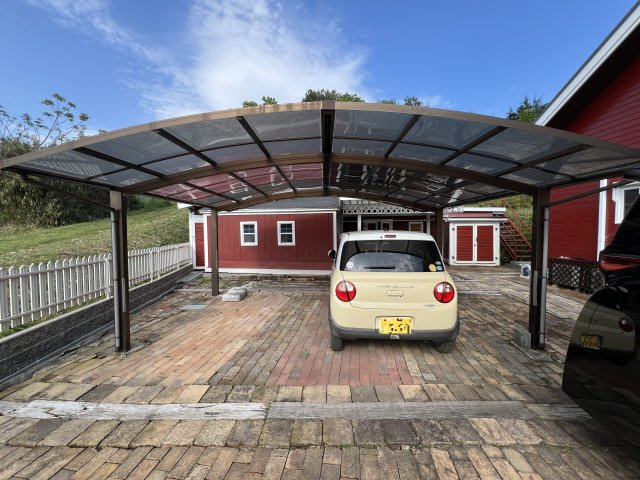 勝田郡奈義町中古住宅　4LDK＋S＋倉庫の駐車場