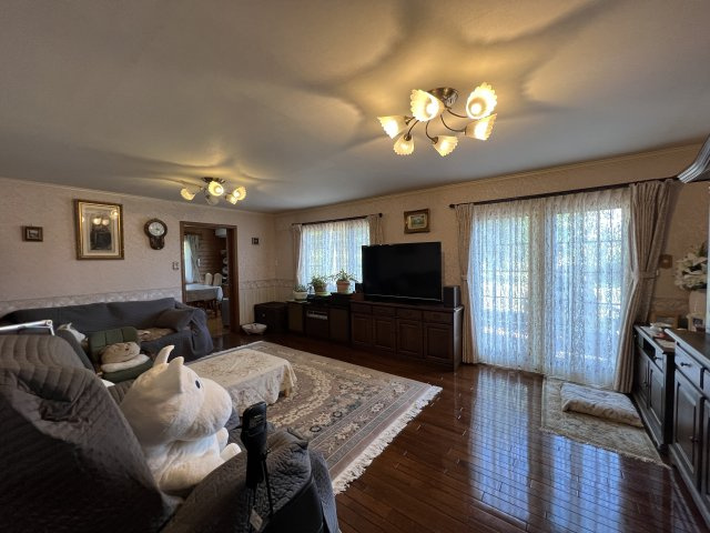 勝田郡奈義町中古住宅　4LDK＋S＋倉庫の居間・リビング