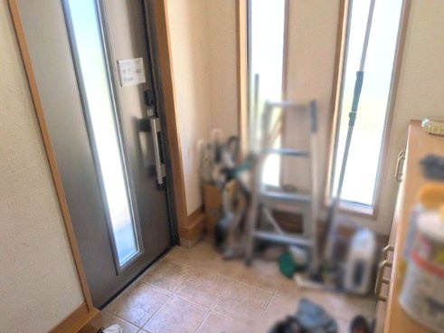 花野路一丁目17番1号（C-28）の玄関