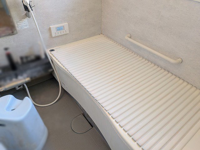 花野路一丁目17番1号（C-28）の浴室