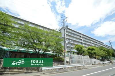 【外観】 | 千里泉ヶ丘スカイハイツ1号棟 | 物件を比較検討したいお客様には、「物件比較見学プラン」をご用意しております。こちらの物件だけでなく、お客様の希望に沿った物件を、いくつかまとめてご案内させて頂きます。