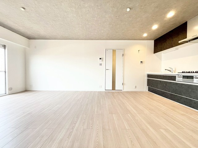 【居間・リビング】 | 千里泉ヶ丘スカイハイツ1号棟 | エイブルだけの嬉しいサービス、ご用意しております。詳細は、お気軽に当社までお問合せ下さいませ！