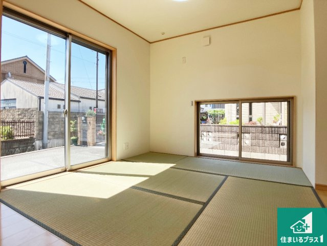 加古川市東神吉町西井ノ口　中古一戸建ての和室|一室あると便利な和室は客間としてだけでなく、小さなお子様のプレイルームや食後のくつろぎスペースとしてもご利用いただけます。