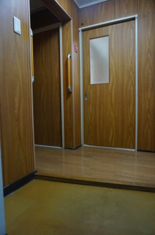 名谷8団地39号棟の玄関