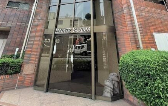 エステート矢島のエントランス