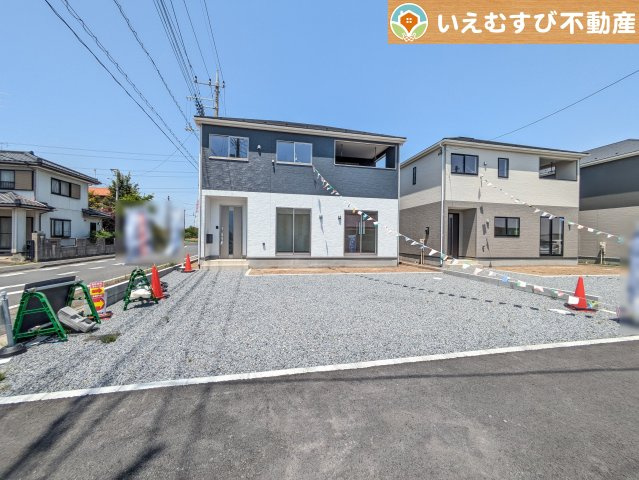 Cradle garden　吉見町東野第20の駐車場|並列3台駐車可能なゆとりのカースペース
複数台車をお持ちでも、お友達が遊びに来てもゆとりの駐車スペース！