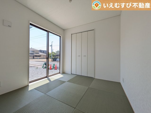 Cradle garden　吉見町東野第20の和室|すぐ横になれる和室は、みんながほっと一息つける空間
ちょっとした休憩や来客時、お子様のお世話にも大活躍しそうですね♪
