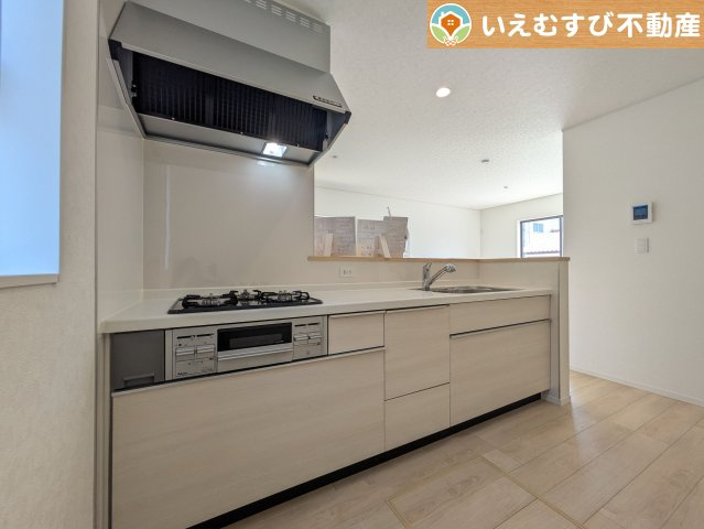 Cradle garden　吉見町東野第20のキッチン|機能性収納性に溢れるキッチン
収納もたっぷり付いていてすっきり片付く！毎日楽しくお料理が出来そうです！