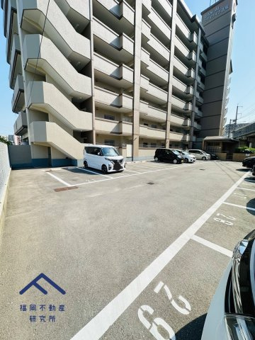 三愛シティライフ吉塚の駐車場