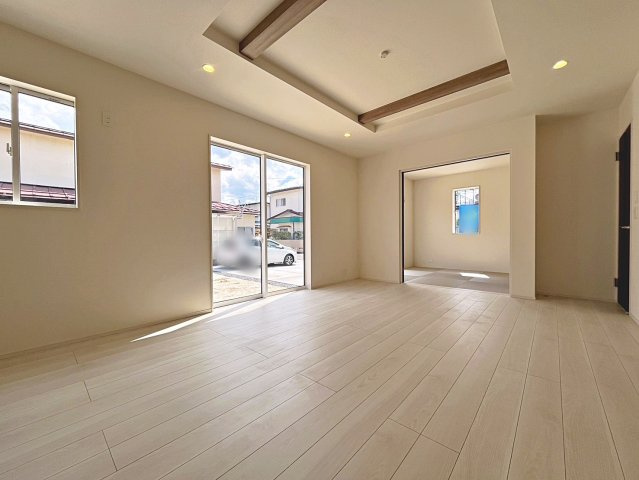 新築戸建・新築建売　福島市笹谷道場　笹谷小・信陵中の居間・リビング|キッチンの前にダイニングテーブルを設置すれば、お料理の配膳もスムーズです！