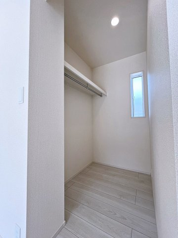 新築戸建・新築建売　福島市笹谷道場　笹谷小・信陵中の収納|リビングにはクロークがございます。アウターの収納などご家族皆さんで共有できる収納スペースです！