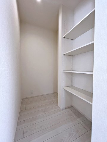 新築戸建・新築建売　福島市笹谷道場　笹谷小・信陵中の収納|パントリー収納は食品や日用品、防災グッズなどの保管に便利です！