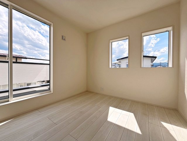 新築戸建・新築建売　福島市笹谷道場　笹谷小・信陵中の洋室|2面採光で窓が多く明るく快適なプライベート空間です！