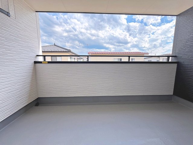 新築戸建・新築建売　福島市笹谷道場　笹谷小・信陵中のバルコニー|天候の急な変化にも柔軟に対応できる快適なインナーバルコニー！