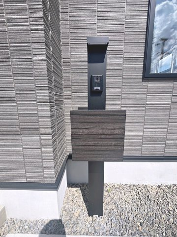 新築戸建・新築建売　福島市笹谷道場　笹谷小・信陵中の玄関|モニター付きインターホンで訪問者を確認できるので、防犯対策やプライバシー保護など安心です！