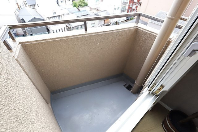【バルコニー】 | 朝日プラザ北畠西 | 南向きの室外機置場です☆