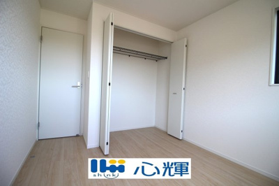 【洋室】 | クレイドルガーデン宇部市昭和町第２（１号棟） | 住まう方でカスタマイズして頂けるシンプルなデザインの内装。ご自身で素敵な空間を創り上げられます。