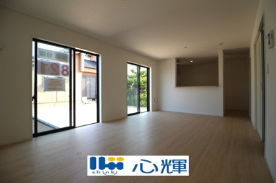 【居間・リビング】 | クレイドルガーデン宇部市昭和町第２（１号棟） | 家族が集う開放的な自由空間。季節ごとに壁飾りや家具の配置を変えて楽しんでみるのはいかがですか。