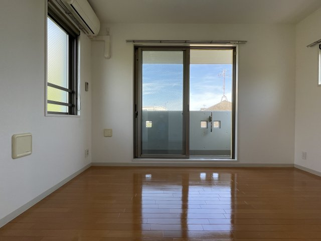川崎市多摩区南生田４丁目の賃貸マンションの居間・リビング