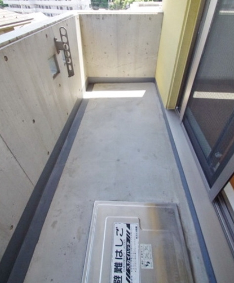 川崎市多摩区南生田４丁目の賃貸マンションのバルコニー
