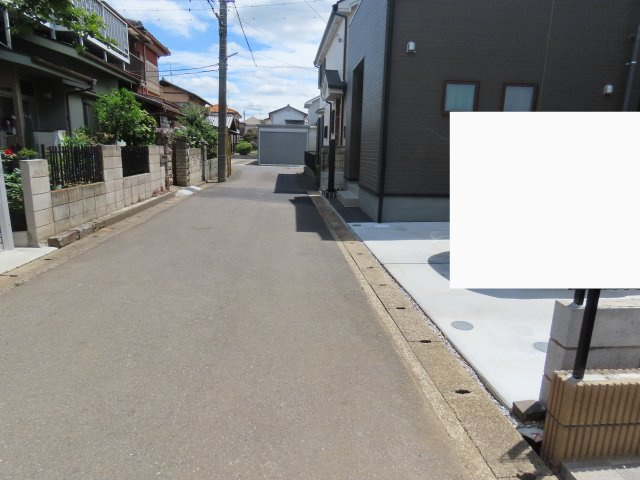 川越市下広谷新築戸建の前面道路含む現地写真