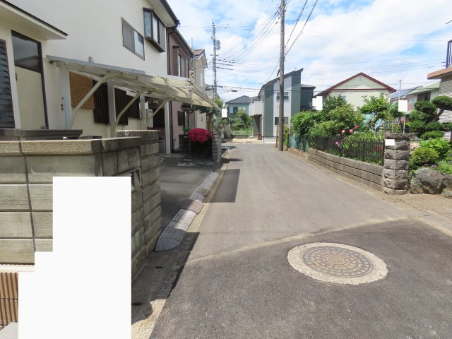 川越市下広谷新築戸建の前面道路含む現地写真