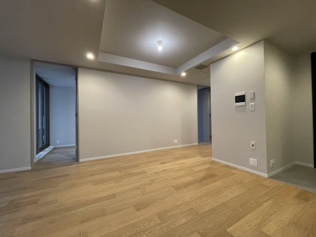 ★仲介手数料半額★Park Court Geo Nagatacho （新規フルリノベーション済み）の居間・リビング
