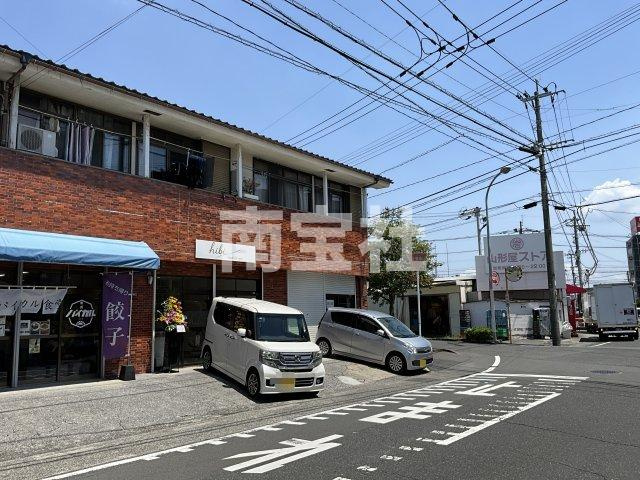 【駐車場】 | 道路向かいには山形屋ストアがあります