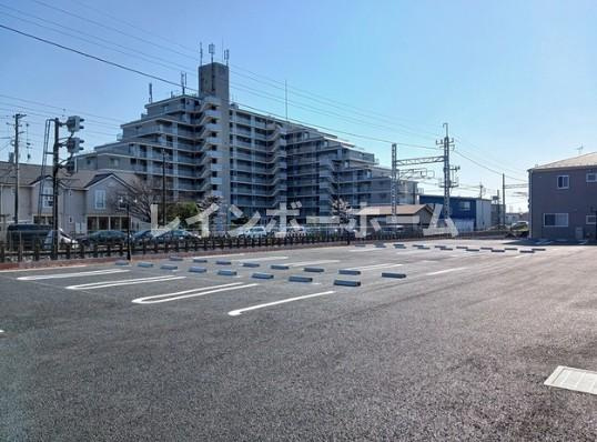 クルタ ラプシの駐車場