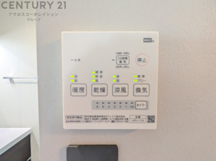 暖房機能があるため、冬場でも温かい浴室で入浴でき、乾燥機能があるため、水気を素早く取り除けます。また、換気機能があるため、湿気を素早く排出してカビや雑菌の発生を防ぐことができます。