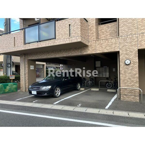 グレイス国府宮の駐車場