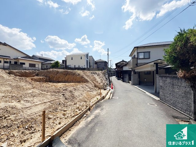 ■枚方市茄子作　売土地の前面道路含む現地写真|周辺は落ち着いた街並みの住宅地！子育てがしやすい住環境です！