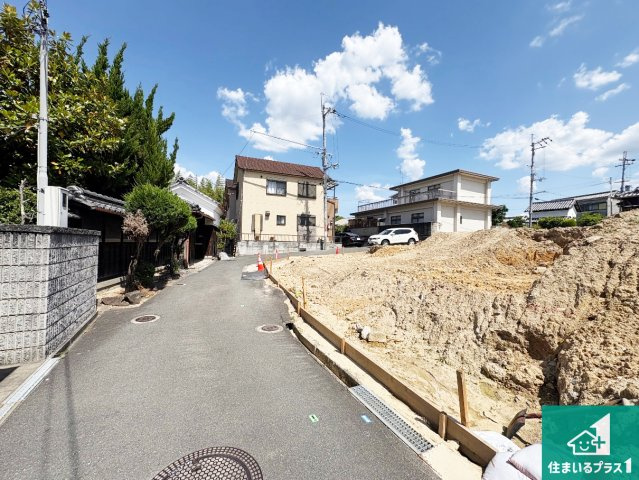 ■枚方市茄子作　売土地の前面道路含む現地写真|周辺は落ち着いた街並みの住宅地！子育てがしやすい住環境です！