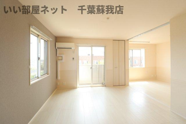 シャトーヒルズの居間・リビング|ゆったり過ごせる居間です