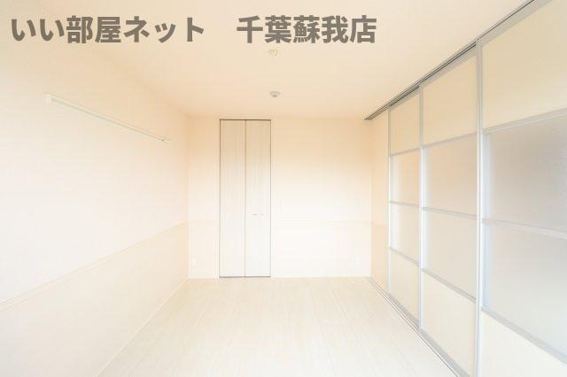 シャトーヒルズの洋室|明るい洋室です