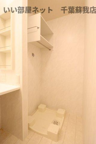 シャトーヒルズの洗面所|室内洗濯機置場