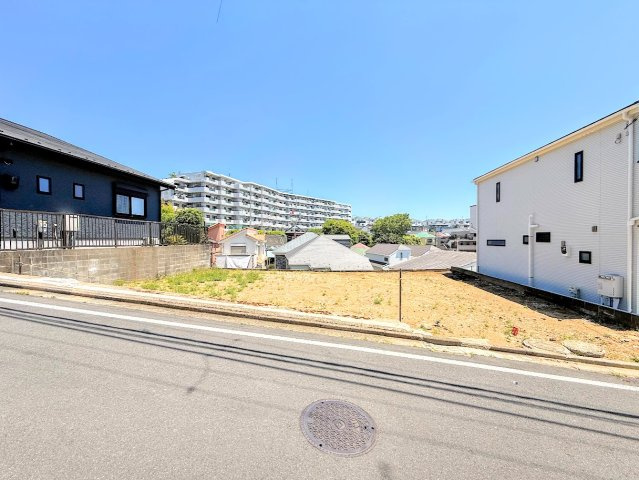 港南区芹が谷2丁目　新築戸建て　第4の外観|◆一戸建てを中心とした街並みが整然と続き、周辺は高い建物が建っていないので、緑の多い閑静な趣を感じる環境です。街並みや周辺環境も重要なポイントです！！