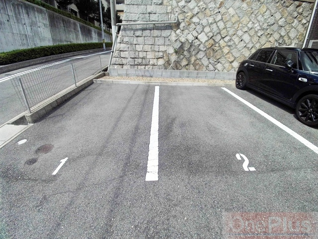 ＡＱＵＩＬＡ上筒井の駐車場