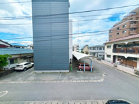 【展望】 | エメラルドマンション和白駅前☆仲介手数料半額☆ | 【開放感のあるバルコニー】日当たり・通風良好なバルコニー。洗濯物を干すスペースとしてはもちろん、ちょっとした気分転換にも最適な開放的な空間です。周辺に高い建物が少なく、心地よい風が通り抜けます。