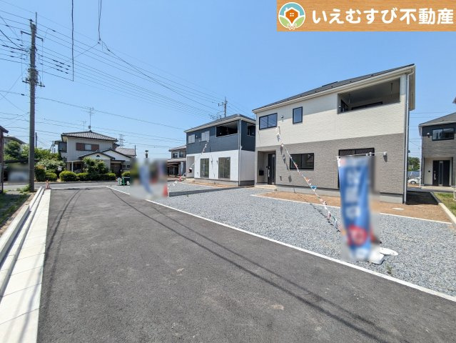 Cradle garden　吉見町東野第20の前面道路含む現地写真|充分な広さの前面道路
間口が広くお車の出し入れも問題なく行えるスペースが確保されています♪