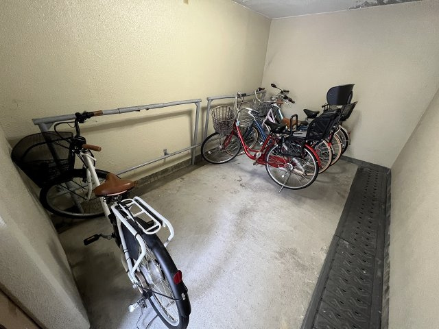 サンヴェール高槻の駐車場