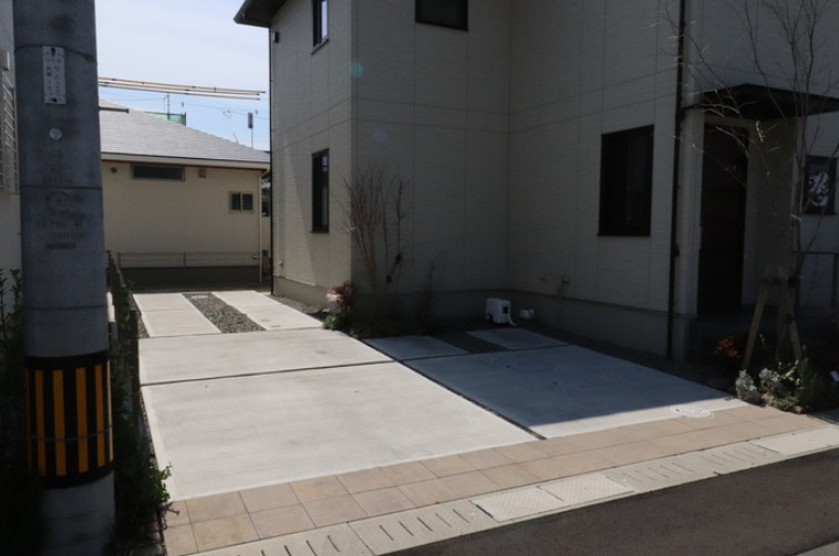 セキュレア森町の駐車場