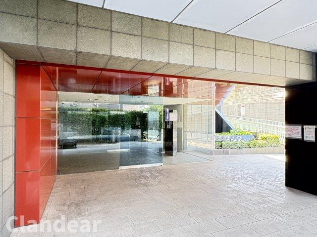 マ・トール鹿浜ライフスクエアのエントランス|ドキドキの新生活も、安心してスタート。ぴったりの住まいを見つけませんか？クランディアが一緒に住まい選びをサポートします‼　まずは、お気軽にお問合せください　＃クランディア