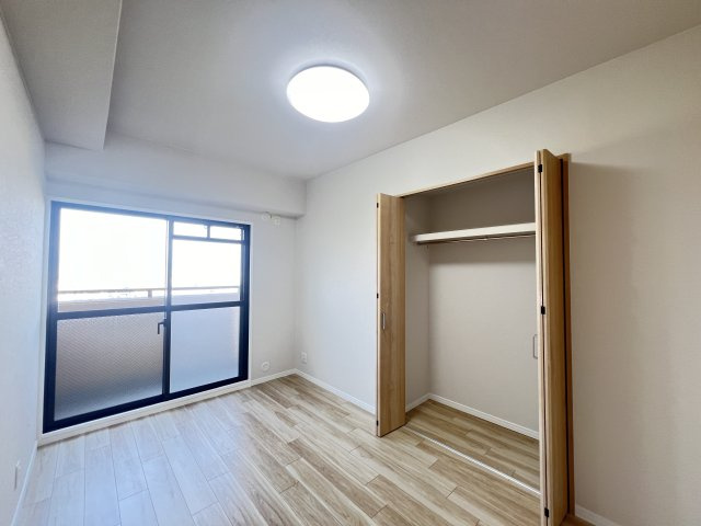 ダイアパレス大和八木の寝室|洋室5.7帖　クローゼット付き