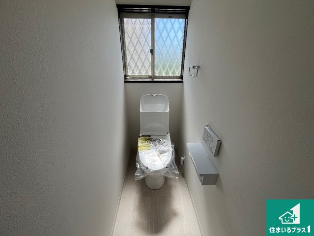 神戸市垂水区つつじが丘　中古一戸建てのトイレ|落ち着いた色で統一されたトイレ！