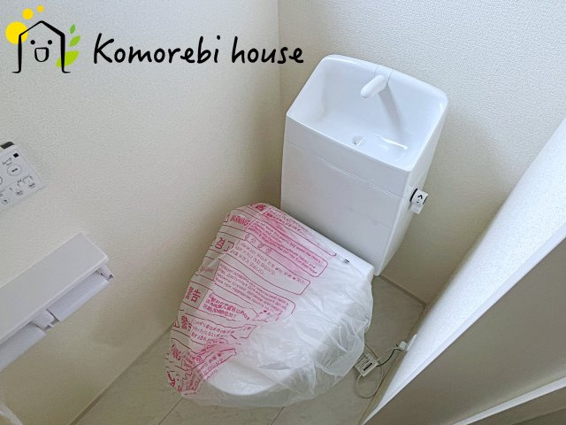 白岡市篠津　第３　新築一戸建て　リーブルガーデン　01のトイレ|ゆったりとした空間のトイレです