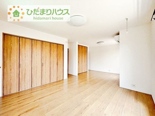 【洋室】 | 筑西市市野辺　中古戸建 | 大きなベッドを置いても余裕の広さの主寝室♪