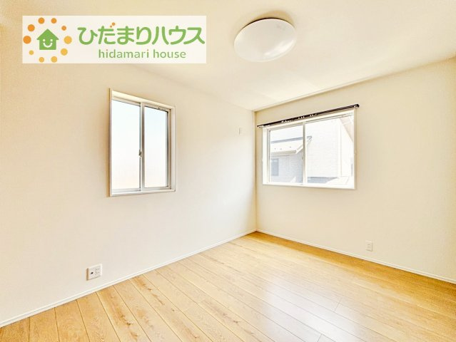 【洋室】 | 筑西市市野辺　中古戸建 | お掃除しやすく、清潔感を保てるのでダニも発生しにくいフローリング♪
